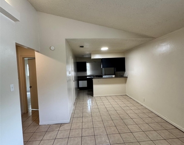 1626 Royal Hill Dr - Photo Thumbnail 10