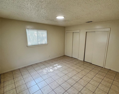1626 Royal Hill Dr - Photo Thumbnail 2
