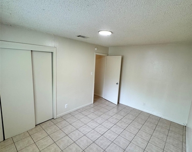 1626 Royal Hill Dr - Photo Thumbnail 6