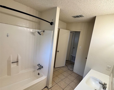 1626 Royal Hill Dr - Photo Thumbnail 4