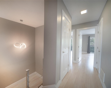 500 E Riverside Dr - Photo Thumbnail 17
