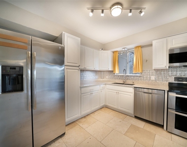 500 E Riverside Dr - Photo Thumbnail 14