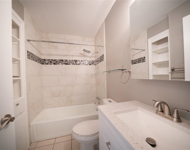 500 E Riverside Dr - Photo Thumbnail 7