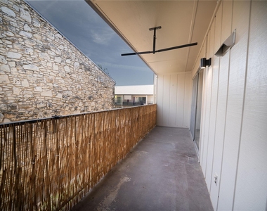 500 E Riverside Dr - Photo Thumbnail 26