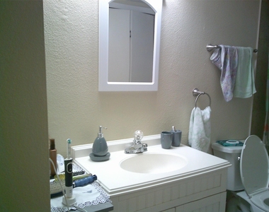 1015 E Yager Ln E - Photo Thumbnail 18