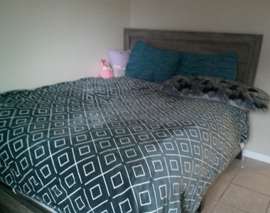 1015 E Yager Ln E - Photo Thumbnail 14