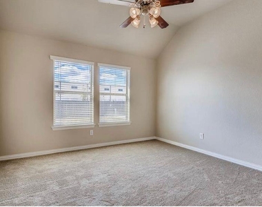 108 Wallin Farms Dr - Photo Thumbnail 12