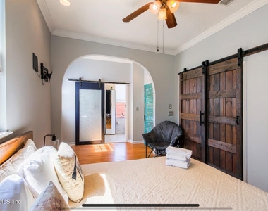 38 W 10th Street - Photo Thumbnail 12