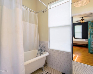 38 W 10th Street - Photo Thumbnail 15