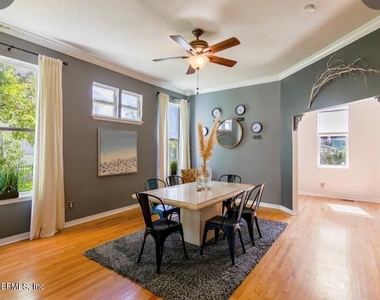 38 W 10th Street - Photo Thumbnail 9