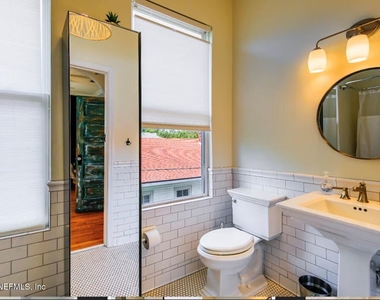 38 W 10th Street - Photo Thumbnail 17