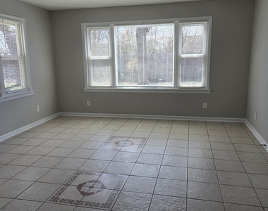 63 W Manchester Drive - Photo Thumbnail 3