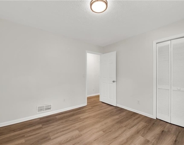5722 Port Drive - Photo Thumbnail 14