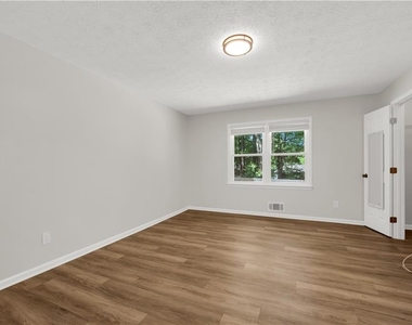 5722 Port Drive - Photo Thumbnail 4