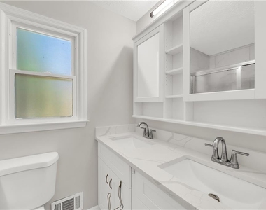 5722 Port Drive - Photo Thumbnail 5