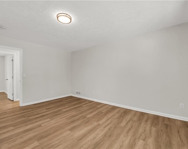 5722 Port Drive - Photo Thumbnail 3