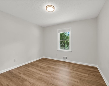 5722 Port Drive - Photo Thumbnail 8