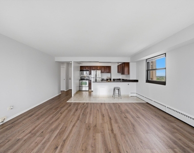 6030 N Sheridan Road - Photo Thumbnail 2