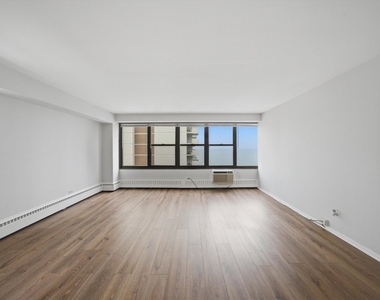6030 N Sheridan Road - Photo Thumbnail 4
