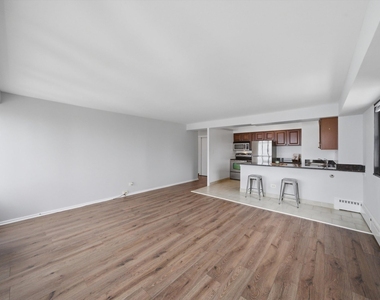 6030 N Sheridan Road - Photo Thumbnail 9