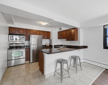 6030 N Sheridan Road - Photo Thumbnail 6