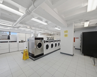 6030 N Sheridan Road - Photo Thumbnail 13