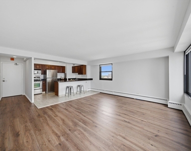 6030 N Sheridan Road - Photo Thumbnail 3
