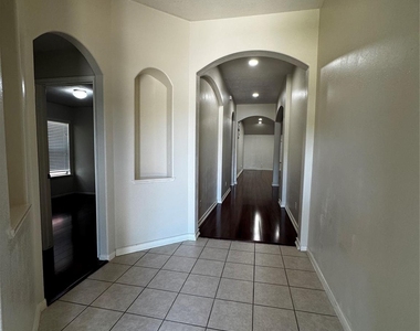 9311 Camelia Crest Lane - Photo Thumbnail 4
