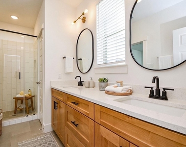 964 Lilly Flower Lane - Photo Thumbnail 11