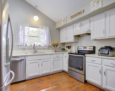 5810 Wildfire Street - Photo Thumbnail 3