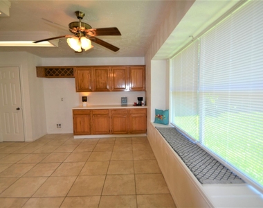 12410 Meadow Briar Drive - Photo Thumbnail 7