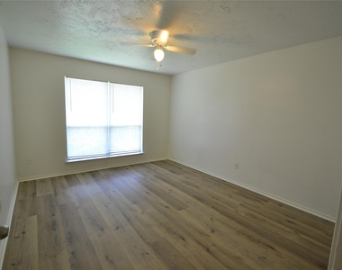 12410 Meadow Briar Drive - Photo Thumbnail 30