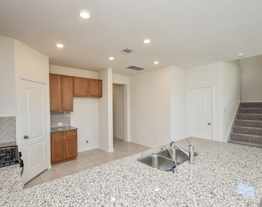 8138 Leisure Point Drive - Photo Thumbnail 13