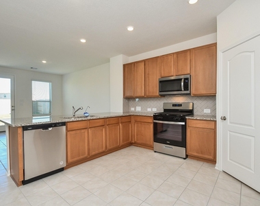 8138 Leisure Point Drive - Photo Thumbnail 9