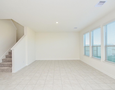 8138 Leisure Point Drive - Photo Thumbnail 8