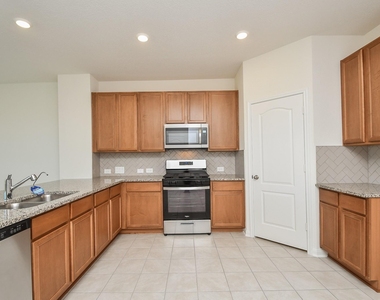 8138 Leisure Point Drive - Photo Thumbnail 10