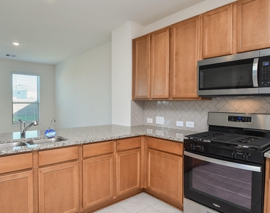 8138 Leisure Point Drive - Photo Thumbnail 14