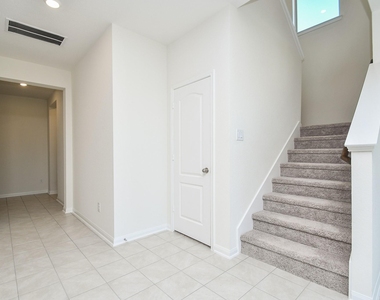 8138 Leisure Point Drive - Photo Thumbnail 6