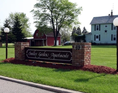 69 E Smiley Avenue - Photo Thumbnail 5