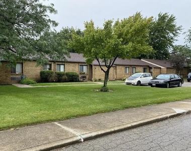69 E Smiley Avenue - Photo Thumbnail 3