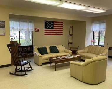 69 E Smiley Avenue - Photo Thumbnail 6
