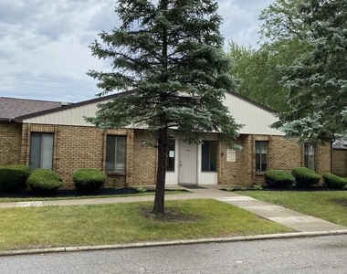 69 E Smiley Avenue - Photo Thumbnail 4