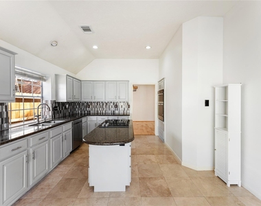 4626 Plantation Creek Drive - Photo Thumbnail 13