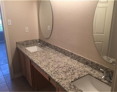 2255 Braeswood Park Drive - Photo Thumbnail 8