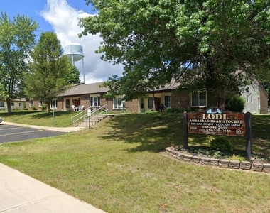 669 Oak Court Drive - Photo Thumbnail 2