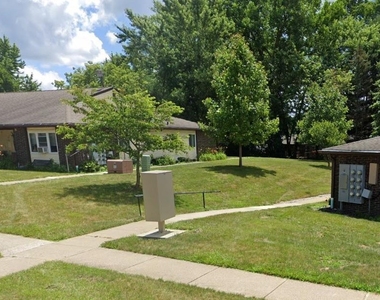 669 Oak Court Drive - Photo Thumbnail 3