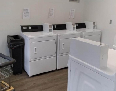 669 Oak Court Drive - Photo Thumbnail 9