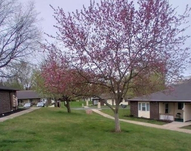 669 Oak Court Drive - Photo Thumbnail 4