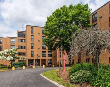 330 Main St - Photo Thumbnail 1