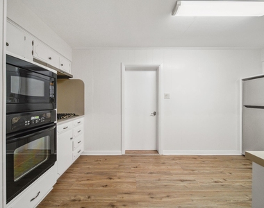 2019 N Thompson Street - Photo Thumbnail 3
